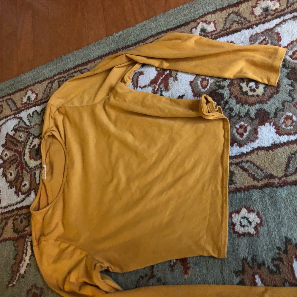 Super cute soft yellow cropped long sleeve